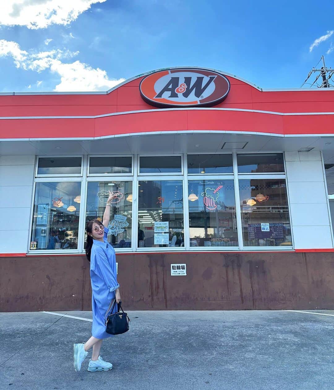 高木由梨奈のインスタグラム：「1日で色んなところ回れた🚗 このハンバーガー東京でも食べられないのかな🥺🍔  お腹ゆったりシャツワンピでたくさん食べてもバレなくて最高😏笑 🏷️ @birthdaybashshop」