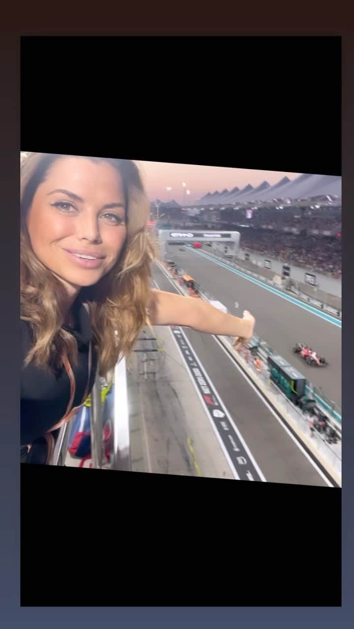 ルイス・グローバーのインスタグラム：「Highlights from @f1 🏎️ world championships 🏆 weekend • I loved working hostessing in the VIP Paddocks areas @ formula one’s championships in Abu Dhabi 🏎️🙌🏻 I’ve met some amazing people, learned a lot on Grand Prix & all the formula teams & created an amazing once in a lifetime opportunity & memories that I’ll keep with me forever. 🏎️🙌🏻🏎️🙌🏻🌍 #f1 #formula1 #f2 grandprix #worldchampionships #hostessing #dreamsworthliving #f12023 #abudhabi #zestforlife thanks @luxehostess @robertdoornbos @f1paddockclub for a memorable weekend new F1 fan for life 🙌🏻 #georgerussell #lewishamilton #fastcars #dreamjob #livingmybestlife 🏎️🙌🏻💗 next time I want to do my#TVpresenter role x」