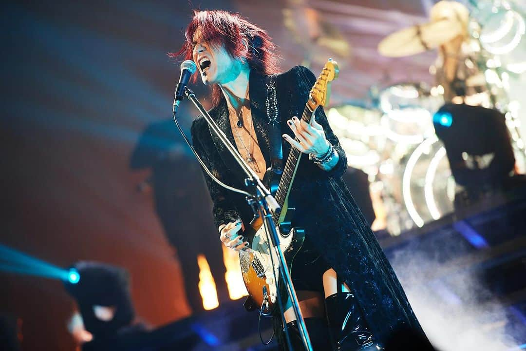 SUGIZOさんのインスタグラム写真 - (SUGIZOInstagram)「In THE LAST ROCKSTARS @ ARIAKE ARENA.  Photo by Keiko TANABE.  #THELASTROCKSTARS #TLRS #YOSHIKI #HYDE #SUGIZO #MIYAVI」11月27日 21時57分 - sugizo_official