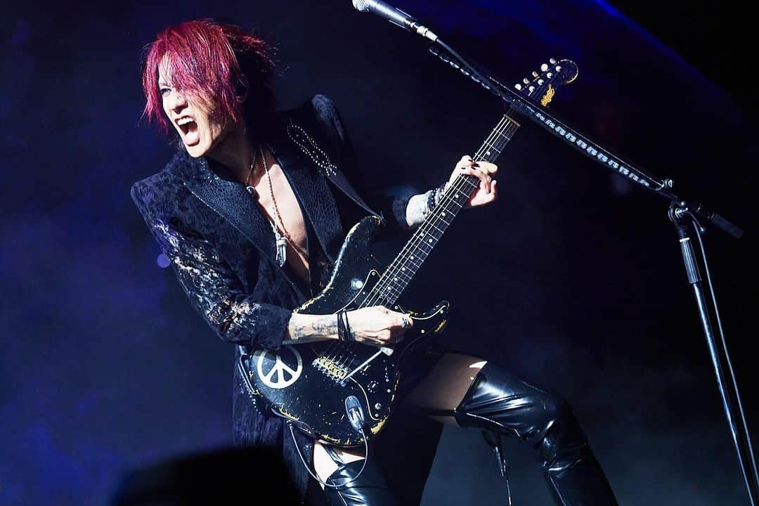 SUGIZOさんのインスタグラム写真 - (SUGIZOInstagram)「In THE LAST ROCKSTARS @ ARIAKE ARENA.  Photo by Keiko TANABE.  #THELASTROCKSTARS #TLRS #YOSHIKI #HYDE #SUGIZO #MIYAVI」11月27日 21時57分 - sugizo_official