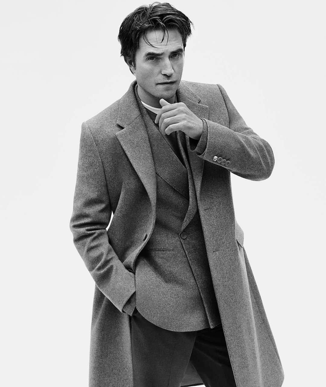クリスチャンディオールのインスタグラム：「Eternal classics from the new #DiorIcons capsule from #DiorSpring24 by @MrKimJones exude elegance on Dior Global Ambassador Robert Pattinson, layering a tailored jacket and an elegant long coat from the line that structures the silhouette. Pieces imbued with radical, discreet luxury that effortlessly redraw the contours of the men's wardrobe on the wings of #DiorSavoirFaire. The line will land in Dior boutiques on December 1st.  © @AlasdairMcLellan」