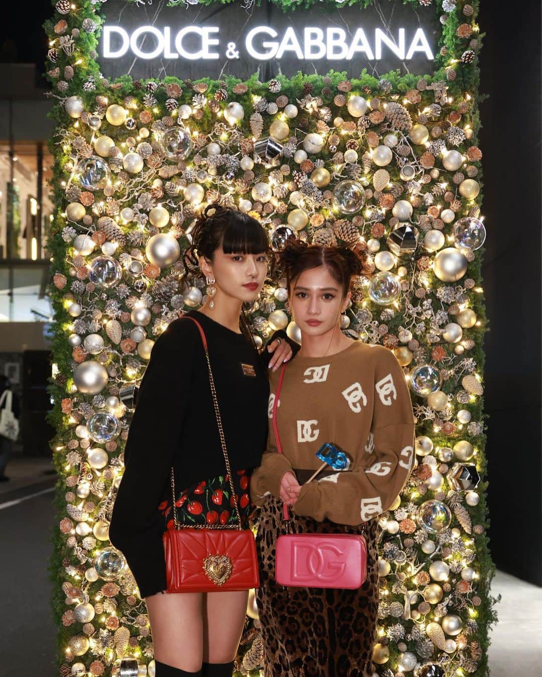 Hinaさんのインスタグラム写真 - (HinaInstagram)「ㅤㅤㅤㅤㅤㅤㅤㅤㅤㅤㅤㅤㅤ  DOLCE&GABBANA HOLIDAY 2023🎄  ㅤㅤㅤㅤㅤㅤㅤㅤㅤㅤㅤㅤㅤ 一足早いHoliday Mood with @dolcegabbana ❤️ もうクリスマスだね🎄 ㅤㅤㅤㅤㅤㅤㅤㅤㅤ  @dolcegabbana #DolceGabbana #DGHolidays #ドルチェガッバーナ #DGホリデー #PR」11月27日 22時03分 - hina_faky