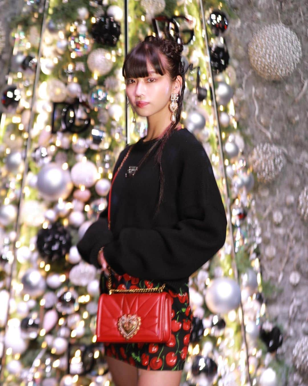 Hinaさんのインスタグラム写真 - (HinaInstagram)「ㅤㅤㅤㅤㅤㅤㅤㅤㅤㅤㅤㅤㅤ  DOLCE&GABBANA HOLIDAY 2023🎄  ㅤㅤㅤㅤㅤㅤㅤㅤㅤㅤㅤㅤㅤ 一足早いHoliday Mood with @dolcegabbana ❤️ もうクリスマスだね🎄 ㅤㅤㅤㅤㅤㅤㅤㅤㅤ  @dolcegabbana #DolceGabbana #DGHolidays #ドルチェガッバーナ #DGホリデー #PR」11月27日 22時03分 - hina_faky