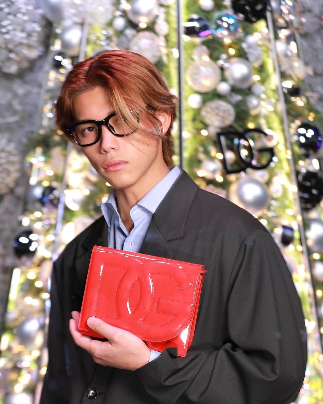 南雲奨馬のインスタグラム：「DOLCE&GABBANA HOLIDAY 2023 Private Party   12月25日(月)までの間ドルチェ＆ガッバーナ 青山で、フラワーアーティスト、ニコライ・バーグマンによる高さ約4メートルのオリジナルクリスマスツリーが展示されていました。 早くもクリスマスを感じれるような素敵な空間でした。ぜひ皆さんも見てみてください🎄🎉  #dolcegabbana  #dgholidays  #ドルチェガッバーナ  #dgホリデー」