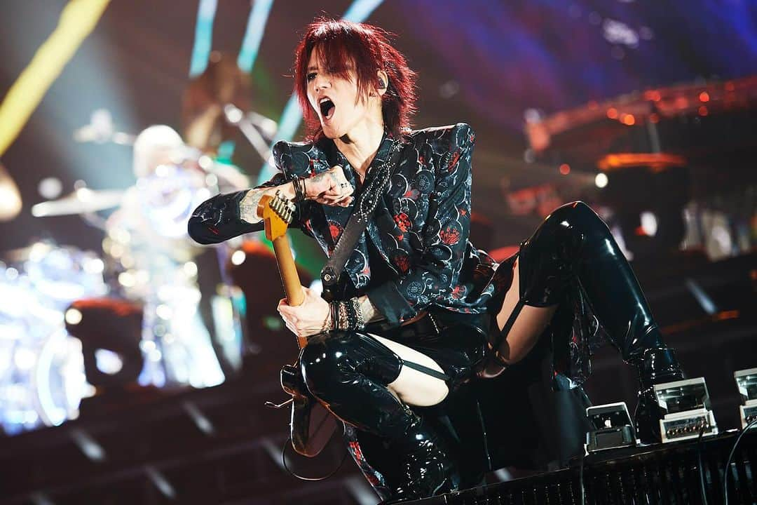 SUGIZOのインスタグラム：「In THE LAST ROCKSTARS @ ARIAKE ARENA.  Photo by Keiko TANABE.  #THELASTROCKSTARS #TLRS #YOSHIKI #HYDE #SUGIZO #MIYAVI」