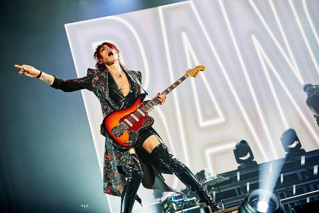 SUGIZOさんのインスタグラム写真 - (SUGIZOInstagram)「In THE LAST ROCKSTARS @ ARIAKE ARENA.  Photo by Keiko TANABE.  #THELASTROCKSTARS #TLRS #YOSHIKI #HYDE #SUGIZO #MIYAVI」11月27日 22時11分 - sugizo_official