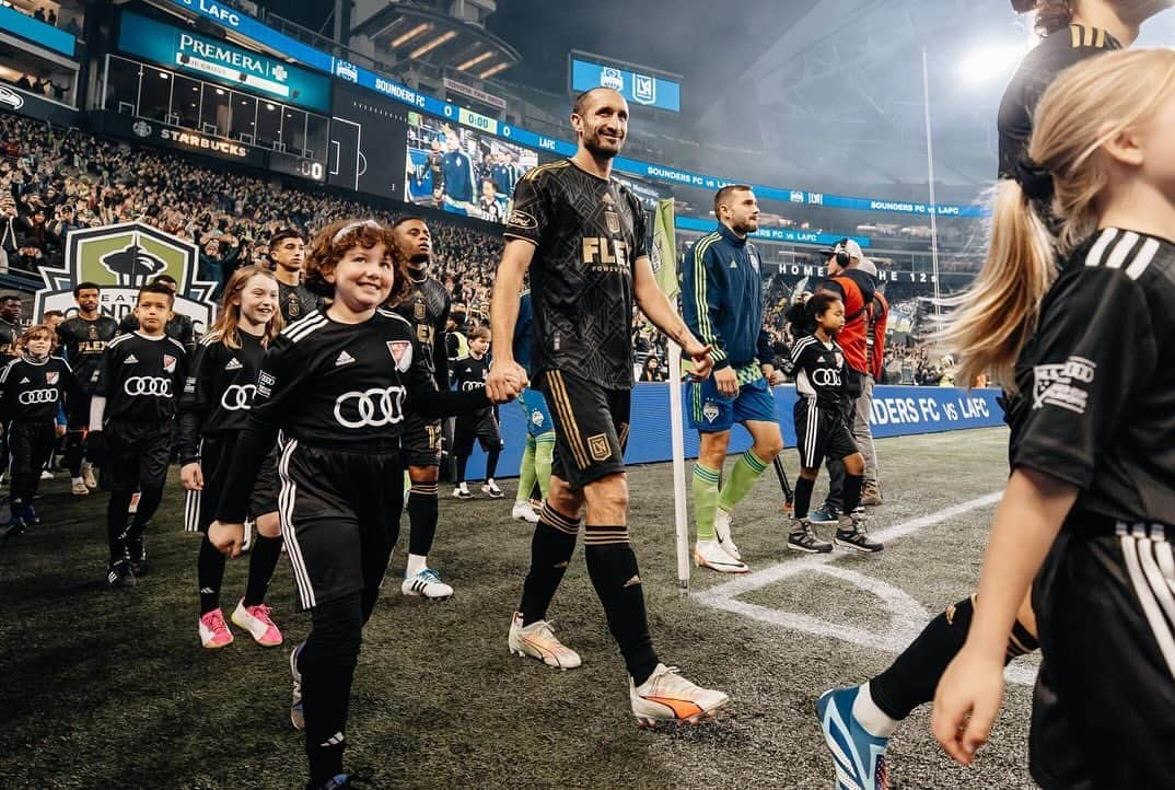 ジョルジョ・キエッリーニさんのインスタグラム写真 - (ジョルジョ・キエッリーニInstagram)「Western Conference final reached!!! ⚫️🟡   #MLSPlayoffs」11月27日 22時16分 - giorgiochiellini