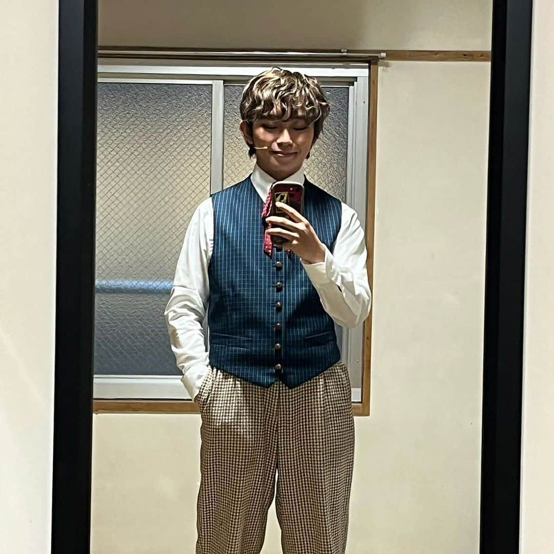 加藤清史郎さんのインスタグラム写真 - (加藤清史郎Instagram)「・ 明日はいよいよ、帝劇(東京)千穐楽。  ベスト姿のイジドールくんを添えて （一つは超上からのアングル）  お待ちしております。  #lupin #ルパン #カリオストロ伯爵夫人の秘密 #イジドール #イジドールボートルレ#加藤清史郎 #帝国劇場 #帝劇」11月27日 22時25分 - kato_seishiro_official