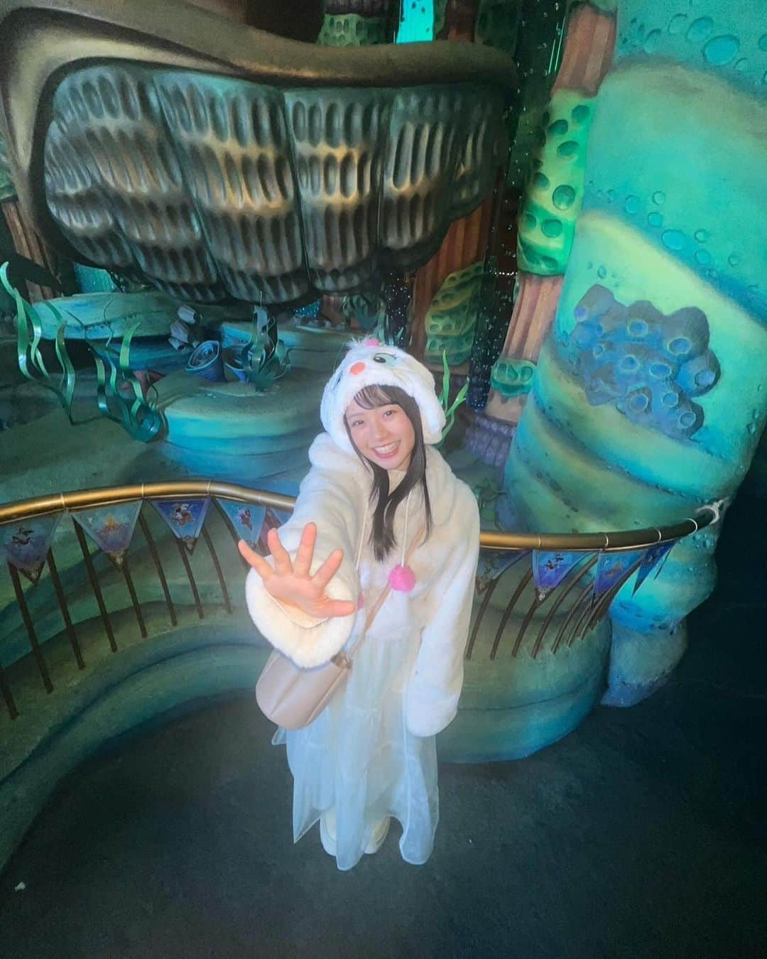 ひまひまチャンネルさんのインスタグラム写真 - (ひまひまチャンネルInstagram)「🩷🩷🩷  DisneySea第2弾〜🎀   最近はずーっと何のマフラー買おうか悩んでます、笑 候補がありすぎてもう春になってそう😭ー！  明日も頑張ろうね🎀！    #ひまひまチャンネル」11月27日 22時26分 - himahima_channel