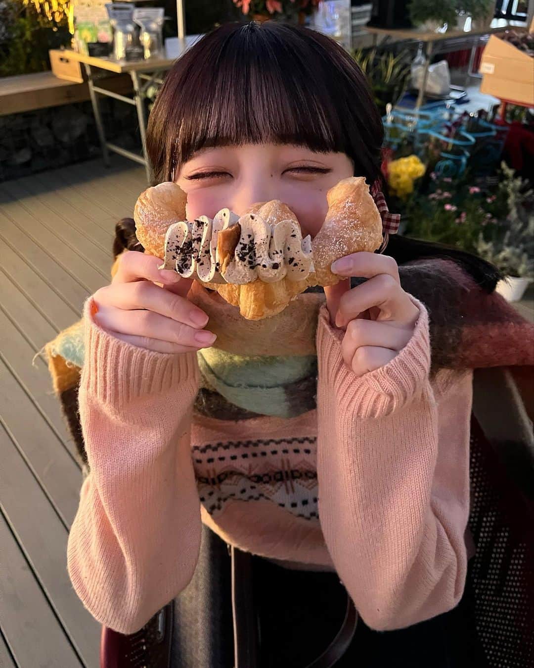 新田湖子のインスタグラム：「クロワッサン🥐🧶 美味しすぎて毎日たべれる、♡」