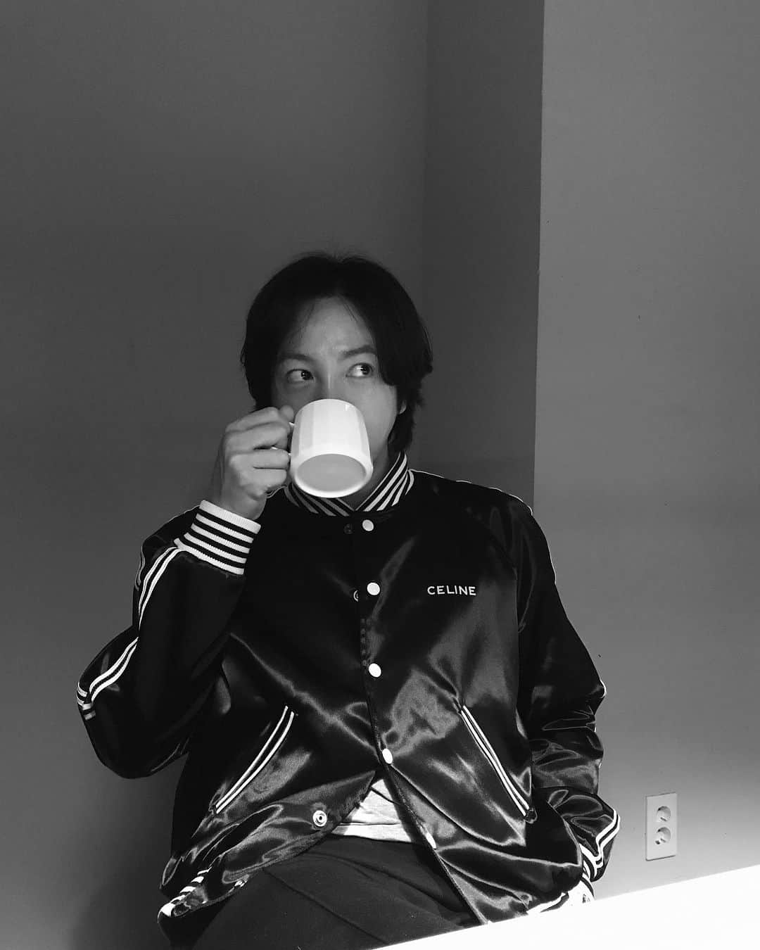 チャン・グンソクのインスタグラム：「커피 말고 차.!!☕️」