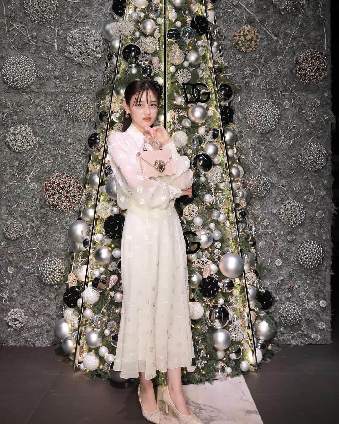 大峰ユリホさんのインスタグラム写真 - (大峰ユリホInstagram)「DOLCE&GABBANA HOLIDAY 2023 Private Party❄️  12/25までドルチェ&ガッバーナ青山でオリジナルクリスマスツリーがあるそうなので行ってみてね🎄  #DolceGabbana #DGHolidays #ドルチェガッバーナ #DGホリデー # PR」11月27日 22時35分 - lespros_yuriho