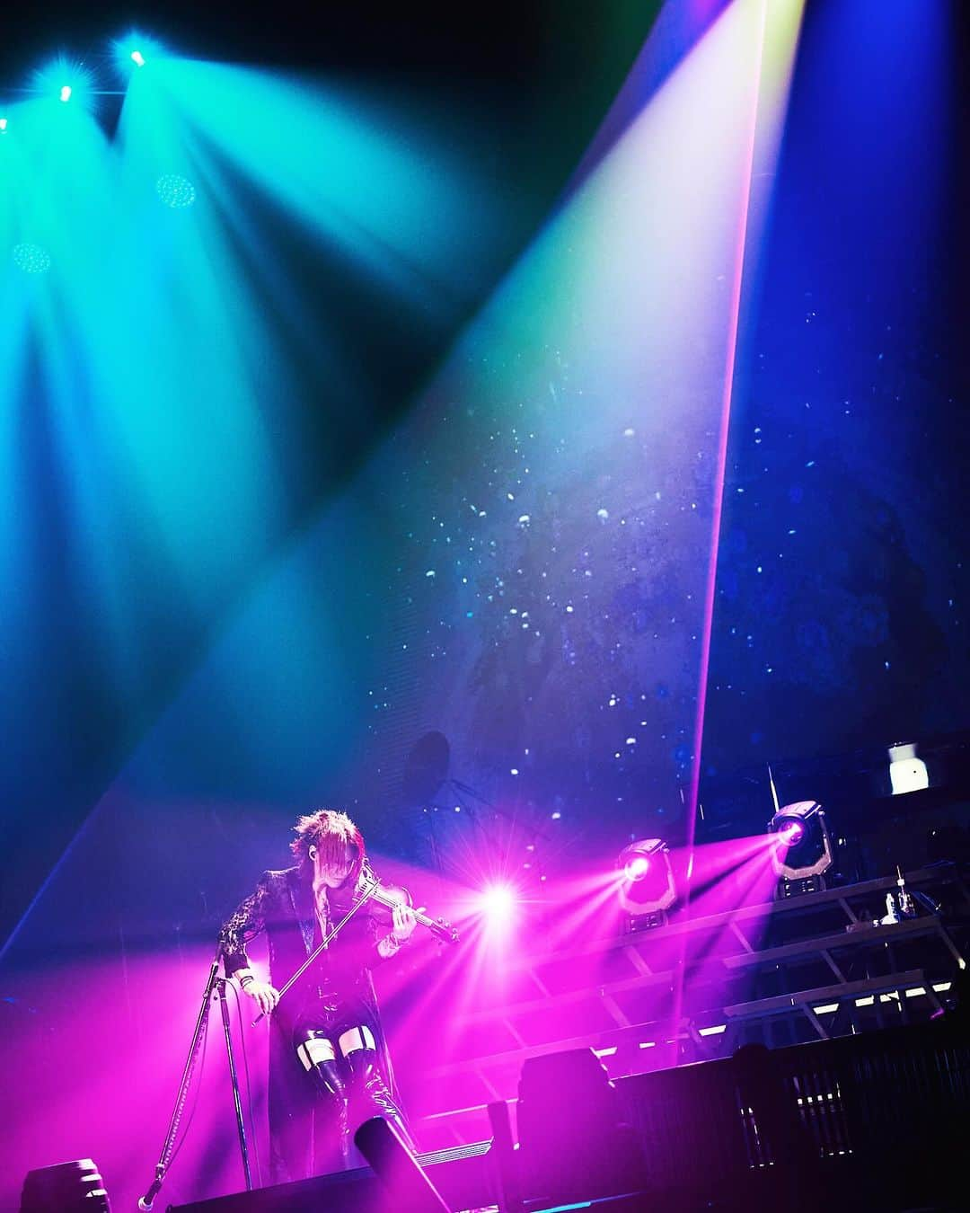 SUGIZOさんのインスタグラム写真 - (SUGIZOInstagram)「In THE LAST ROCKSTARS @ ARIAKE ARENA.  Photo by Keiko TANABE.  #THELASTROCKSTARS #TLRS #YOSHIKI #HYDE #SUGIZO #MIYAVI」11月27日 22時29分 - sugizo_official