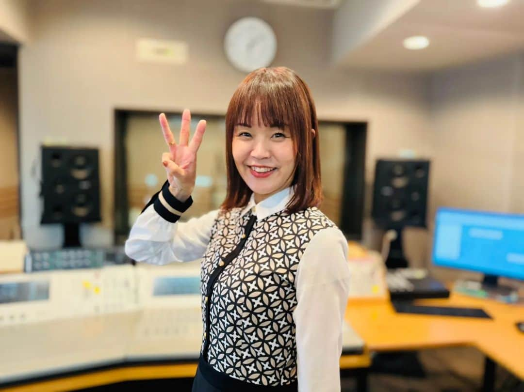 川原ちかよさんのインスタグラム写真 - (川原ちかよInstagram)「なんと、わたくし！ 関西テレビの人気番組『よ～いドン」さんにお声がけ頂き、 「本日のオススメ3」に出演させてもらうことになりました！！  【京都で味わう！定番レトロスイーツ】をテーマに、 オススメを紹介させて頂きます！！  あぁ、しかし。 テレビって、ほんま難しい😓 自己採点35点です、、、。  が、しかし！！ 紹介するお店は、100点満点💯のほんまに、オススメなんで、 ぜひ、ご覧ください‼️  オンエア、11月29日の水曜日です📺️  皆さん、よろしくお願いいたします♥️  #関西テレビ  #関西テレビよーいどん  #よーいドン #オススメ3 #本日のオススメ3 #川原ちかよ」11月27日 22時31分 - chikayo_baby