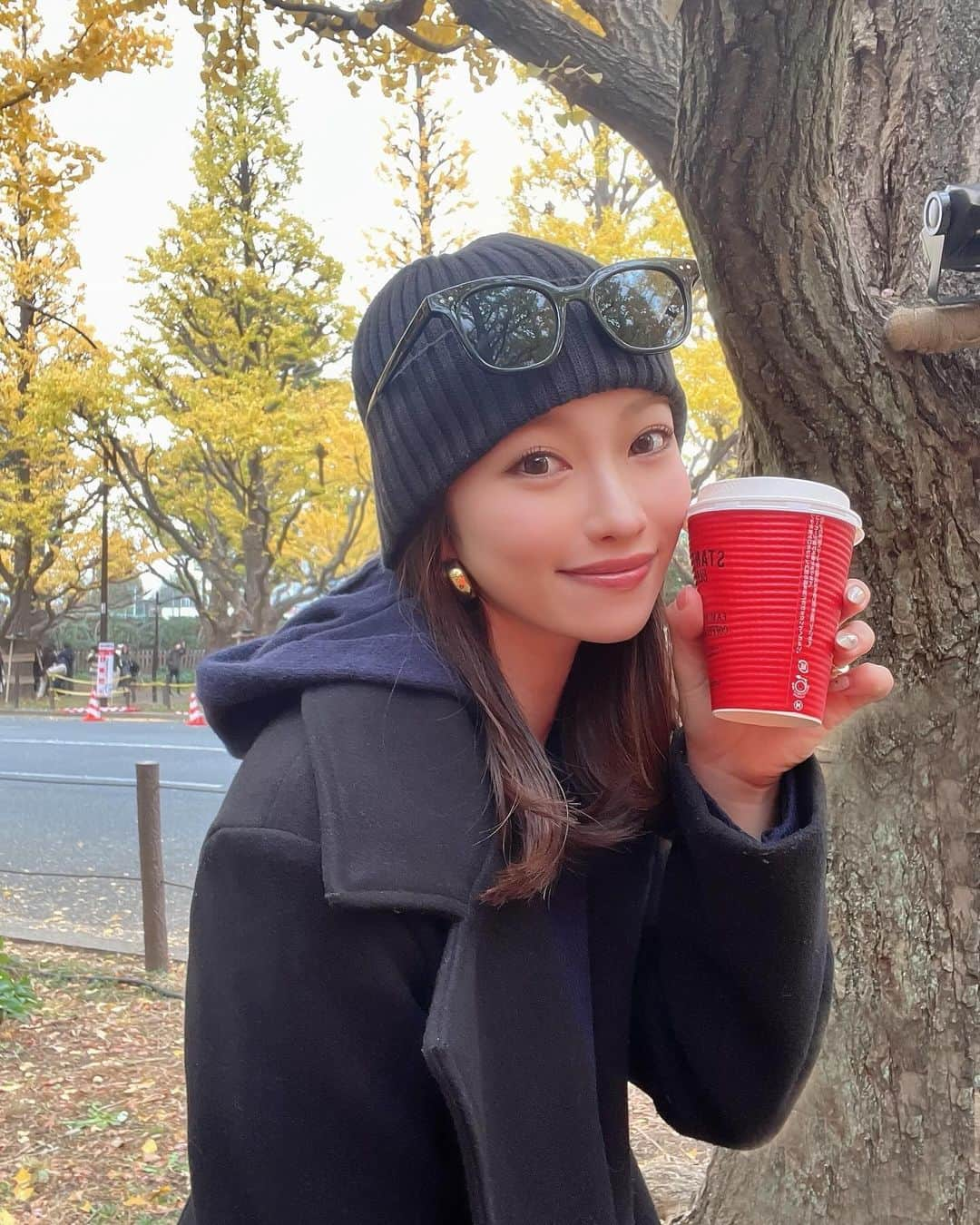 木田絵里香さんのインスタグラム写真 - (木田絵里香Instagram)「. ランチして紅葉見に行った日🍂♡ 激さむだったww . #外苑前#外苑前いちょう並木#いちょう並木#いちょう#紅葉#コーデ#お休みコーデ#私服#shein#uniqlo#resexxy#grl」11月27日 22時32分 - erika_resexxy