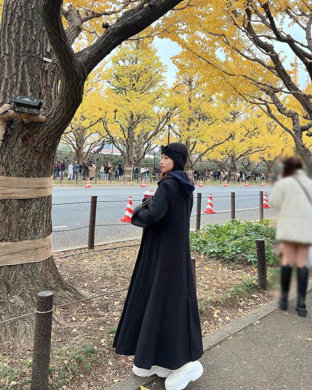 木田絵里香さんのインスタグラム写真 - (木田絵里香Instagram)「. ランチして紅葉見に行った日🍂♡ 激さむだったww . #外苑前#外苑前いちょう並木#いちょう並木#いちょう#紅葉#コーデ#お休みコーデ#私服#shein#uniqlo#resexxy#grl」11月27日 22時32分 - erika_resexxy