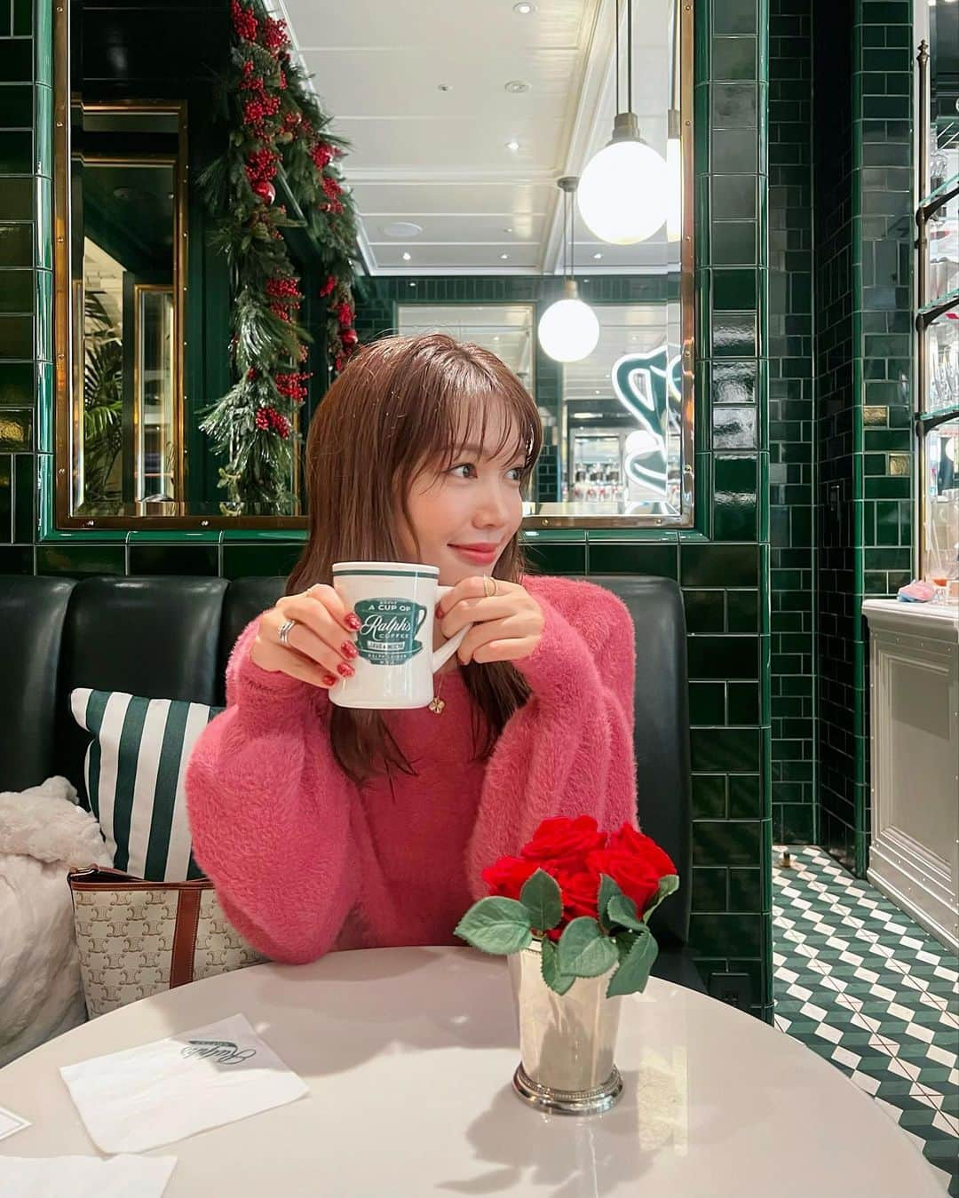 ののさんのインスタグラム写真 - (ののInstagram)「表参道カフェ☕️ 久しぶりに会えた友達との時間はあっという間 ジンジャーラテはクリスマス仕様で可愛かった🎄  #東京カフェ#東京カフェ部#東京カフェ巡り#表参道カフェ#表参道カフェ巡り#東京グルメ#表参道グルメ#原宿カフェ #原宿グルメ#東京#表参道#原宿#ニット#シャギーニット#ラルフズコーヒー#ラルフズコーヒー表参道#tokyo#tokyocafe#ralphscoffee#ralphscoffeeomotesando」11月28日 6時57分 - nonoko0309