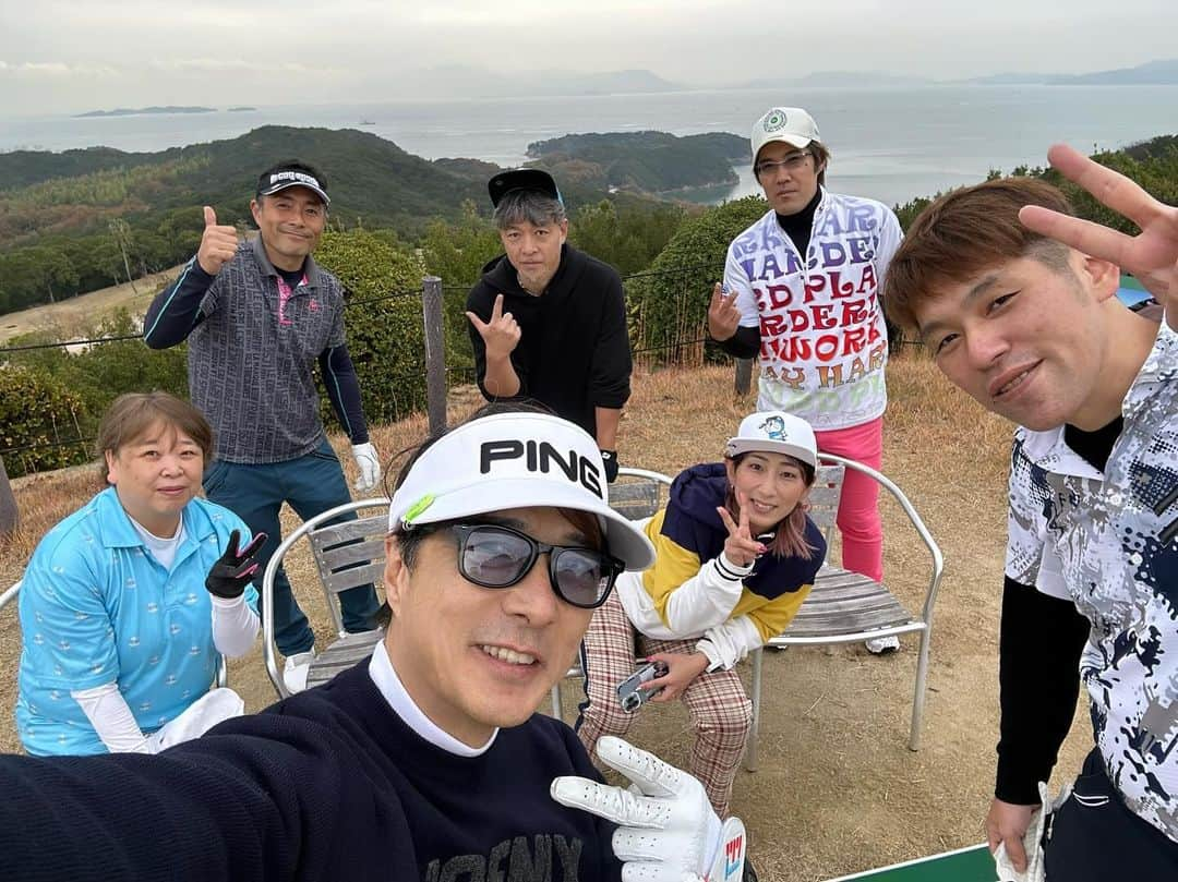 黒田アーサーさんのインスタグラム写真 - (黒田アーサーInstagram)「今日は岡山ゴルフ⛳️2日目！  東児が丘マリンゴルフクラブでプレー😊  石川遼くんが高校生の時、  サンドがらチップインをして優勝🏆した  あの有名なコースです‼️  あいにく曇り天気でしたが、  とても綺麗なゴルフ場でした❗️😉👍  砂子プロ、川崎社長、岡山の皆さん、  ありがとうございました❣️  とても楽しい2日間でした！！  次回はボウリングも🎳やりたいですね😊」11月27日 22時44分 - kuroda_arthur