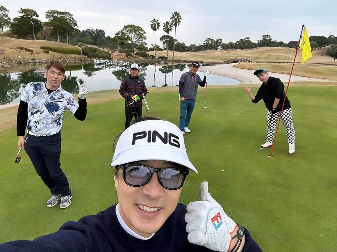 黒田アーサーさんのインスタグラム写真 - (黒田アーサーInstagram)「今日は岡山ゴルフ⛳️2日目！  東児が丘マリンゴルフクラブでプレー😊  石川遼くんが高校生の時、  サンドがらチップインをして優勝🏆した  あの有名なコースです‼️  あいにく曇り天気でしたが、  とても綺麗なゴルフ場でした❗️😉👍  砂子プロ、川崎社長、岡山の皆さん、  ありがとうございました❣️  とても楽しい2日間でした！！  次回はボウリングも🎳やりたいですね😊」11月27日 22時44分 - kuroda_arthur