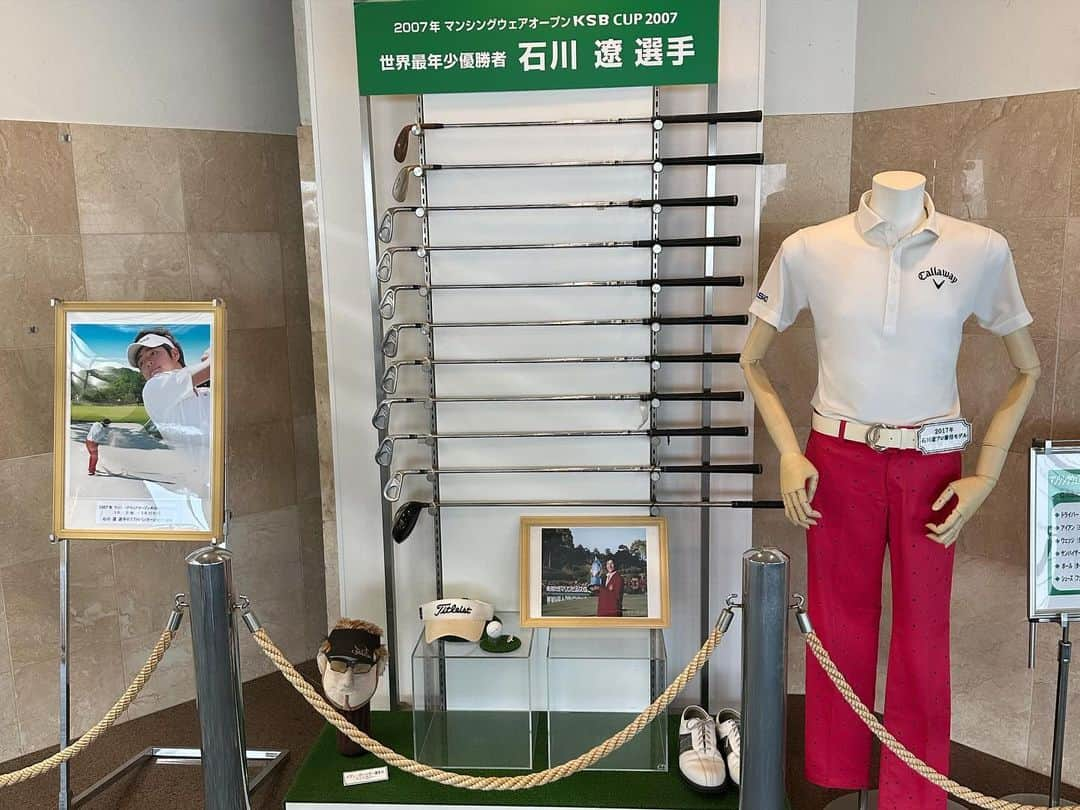 黒田アーサーさんのインスタグラム写真 - (黒田アーサーInstagram)「今日は岡山ゴルフ⛳️2日目！  東児が丘マリンゴルフクラブでプレー😊  石川遼くんが高校生の時、  サンドがらチップインをして優勝🏆した  あの有名なコースです‼️  あいにく曇り天気でしたが、  とても綺麗なゴルフ場でした❗️😉👍  砂子プロ、川崎社長、岡山の皆さん、  ありがとうございました❣️  とても楽しい2日間でした！！  次回はボウリングも🎳やりたいですね😊」11月27日 22時44分 - kuroda_arthur