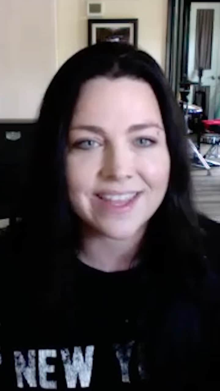 Rock Soundのインスタグラム：「Evanescence’s Amy Lee on the importance of having a string section on debut album ‘Fallen’  Read the full interview inside the Rock Sound awards issue, available at SHOP.ROCKSOUND.TV, link in bio   #evanescence #amylee #rock #metal #emo #alternative」