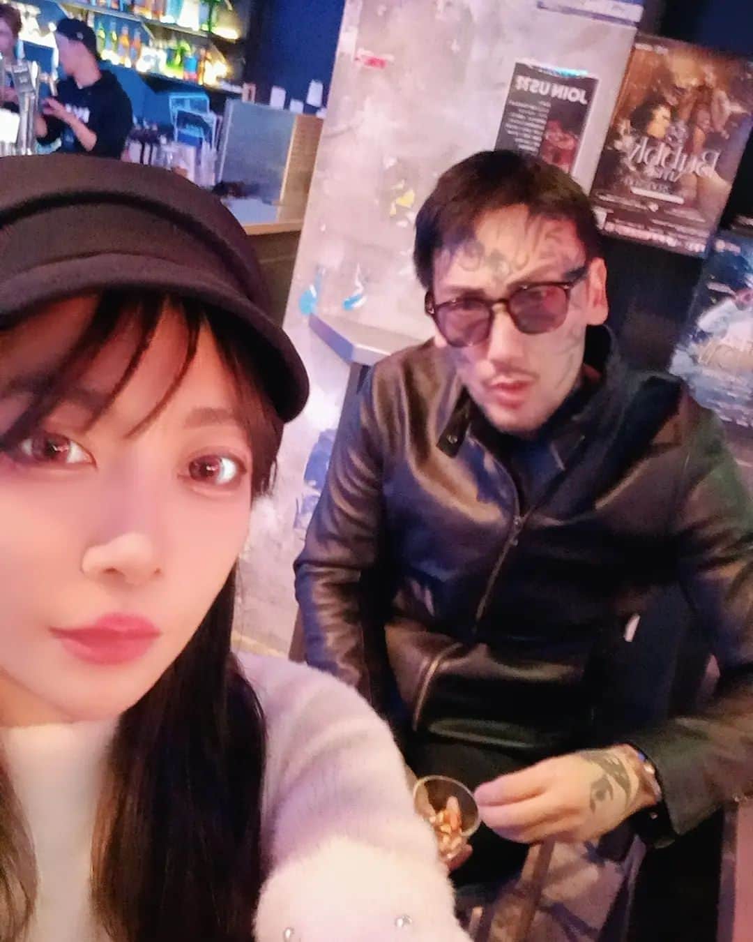瓜田純士のインスタグラム：「今日の瓜田夫婦は大切な用事で銀座に行って四谷に行って、慣れ親しんだ新宿二丁目で一息付いて、⁡ ⁡あーだこーだ笑いながらの帰宅🏡✨  四谷では久しぶりに逢う女の子にとても暖かい気持ちにさせて貰いました  又、色ンな事が落ち着いて自分達だけの時間が出来たら、色んな人に逢いに行こっと✨」