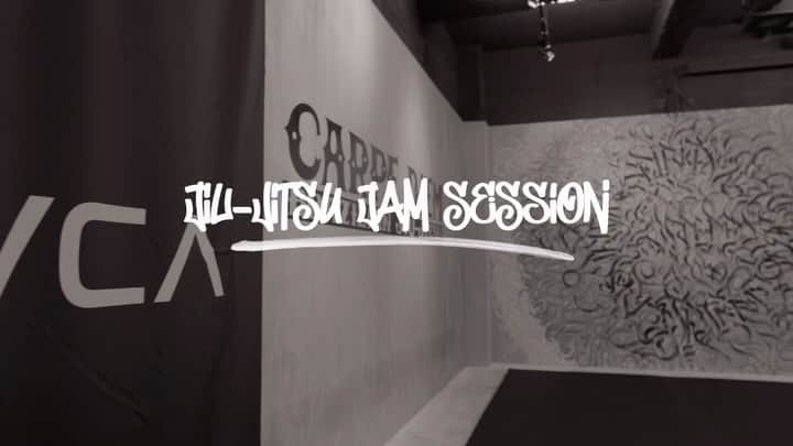 小島ジェシーのインスタグラム：「先日開催された @rvcajapan x @carpediembjj_jiyugaoka “Jiu-Jitsu JAM SESSION” のリキャップムービーを作らせてもらいました。  何度も前を通ったことがあってずっと気になっていたCarpe Diem Jiyugaoka。 初めて入らせてもらったんだけど、めちゃくちゃ素敵な空間でした。  今回はRVCAとの共同企画で、参加していた方々が本当に楽しそうに、でも真剣にJiu-Jitsu、そしてイベントを楽しんでいたので、その様子が少しでも伝わったら嬉しいです。  #ShotByJesse #JesseKojima #CarpeDiem #rvcajapan #bjj #shoyoroll」