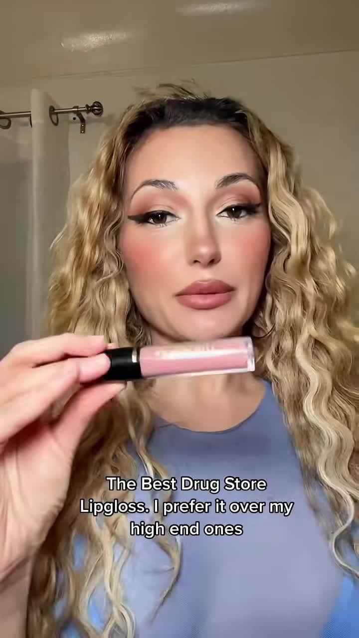 Revlonのインスタグラム：「Lush color + major shine! We heard you’re into that 🫦✨  Last day! Shop + save on #SuperLustrous The Gloss at @amazon!  📹: @alisavalentinaa on TikTok」