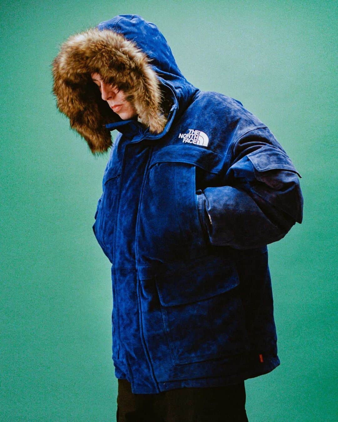 シュプリームさんのインスタグラム写真 - (シュプリームInstagram)「Supreme®/The North Face®. 11/30/2023  Supreme has worked with The North Face® on a new collection for Fall 2023. The collection consists of a suede 600-Fill Down Parka, Nuptse Jacket, Mountain Pant, Base Camp Duffle Bag, Shoulder Bag, Glove and Keychain; as well a Hooded Sweatshirt, Sweatpant and S/S Top.  The 600-Fill Down Parka features premium suede with 600-Fill Down insulated quilted baffles and a fixed hood with faux fur trim; while the Nuptse Jacket features premium suede with 700-Fill Down insulated quilted baffles. The Mountain Pant, Base Camp Duffle Bag, Shoulder Bag, Glove and Base Camp Duffle Bag Keychain all feature premium suede. The Hooded Sweatshirt and Sweatpant feature brushed-back fleece with a printed pattern; while the S/S Top features cotton with a printed pattern.  Available November 30th.   Available in Japan December 2nd.   Not available in Seoul.」11月27日 23時00分 - supremenewyork