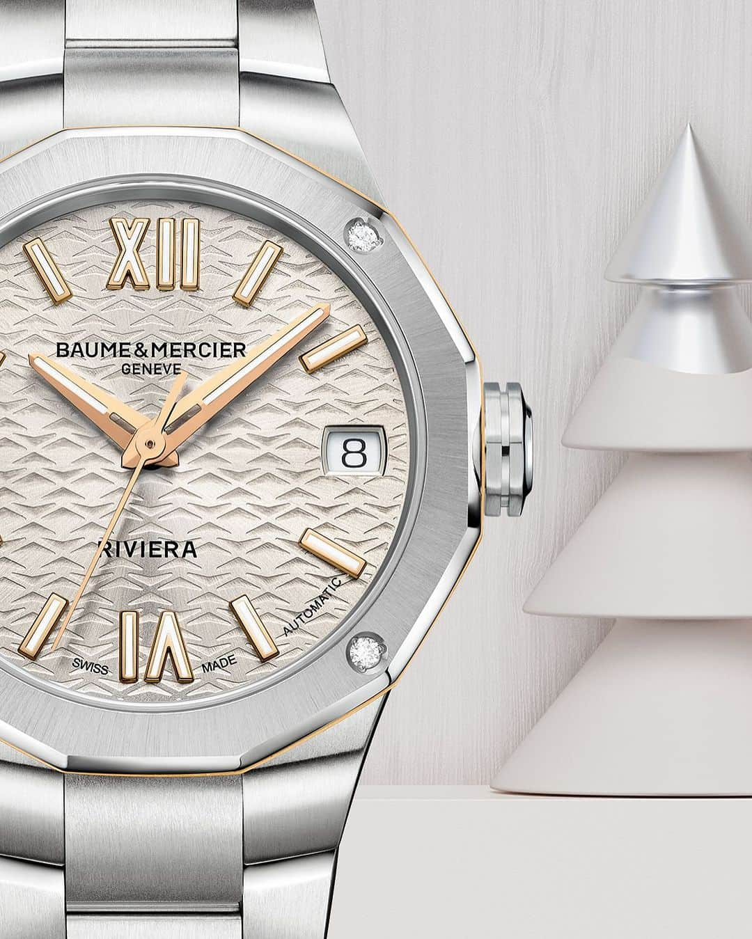 ボーンメルシーさんのインスタグラム写真 - (ボーンメルシーInstagram)「Radiate festive charm with the Riviera 10730. Make it a Christmas adorned in enchanting gold! — Riviera 10730 33 mm, Automatic movement, Stainless steel case, sun satin-finished gilded dial, Diamond-set screws, Date aperture at 3 o’clock, Fast Strap technology - Interchangeable strap system. — #BaumeetMercier #Riviera #Since73 #ShapingTime #DailyWatch #Watches #Watch #InstaWatch #WatchOfTheDay #WatchesOfInstagram #WatchLover #WatchCollector #LuxuryWatch #InstaWatch #Style #Elegant #WristWatch #Timepiece #WatchMaking #InstaWatches」11月27日 23時05分 - baumeetmercier