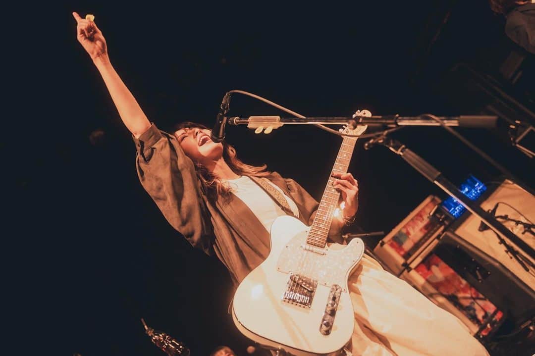 森脇加奈子のインスタグラム：「2023.10.30(mon)  KILLT MELT LAND EXTRA SHOWCASE HALLOWEEN SP at shibuya WWW  photo by @sai_cho_823   #livephotography #band #Faulieu  #vocal  #guitar #fender #followme」