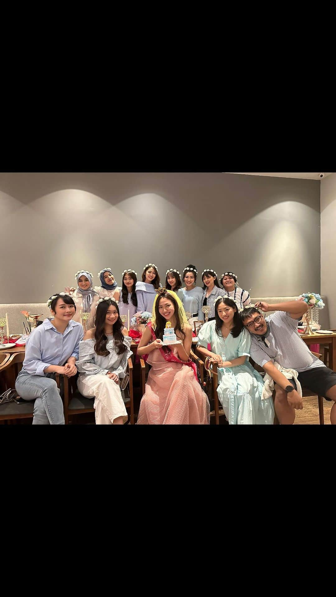 デフィ・キナル・プトリのインスタグラム：「sefruit kisah bridal shower shanjunisme」