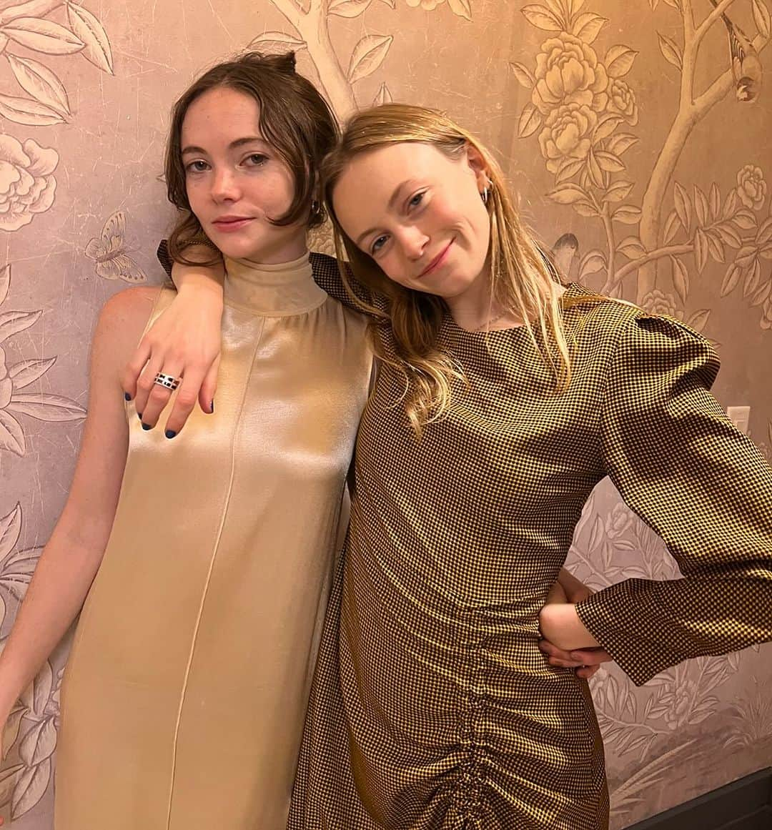 メリッサ・ジョーン・ハートさんのインスタグラム写真 - (メリッサ・ジョーン・ハートInstagram)「Two birthday beauties! @alexandragilliams is 30 today! And @sammygilliams turned 27 last week and I miss both my Parisian sisters tons and can't wait to kiss their faces when they are stateside again!」11月27日 23時12分 - melissajoanhart