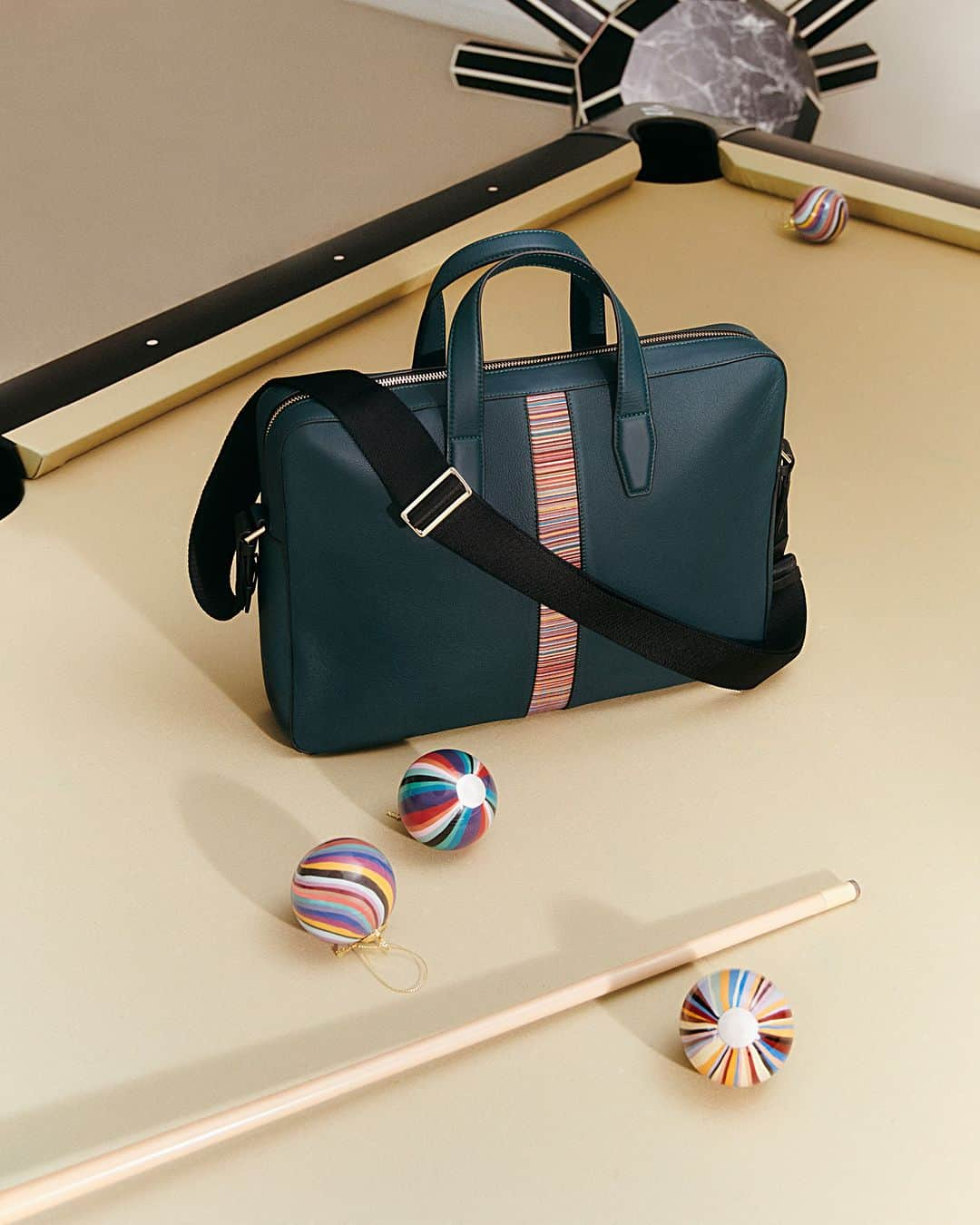 ポールスミスさんのインスタグラム写真 - (ポールスミスInstagram)「Travel in style 💼  Shop Paul Smith travel essentials via the link in our bio.  #PaulSmith」11月27日 23時20分 - paulsmithdesign