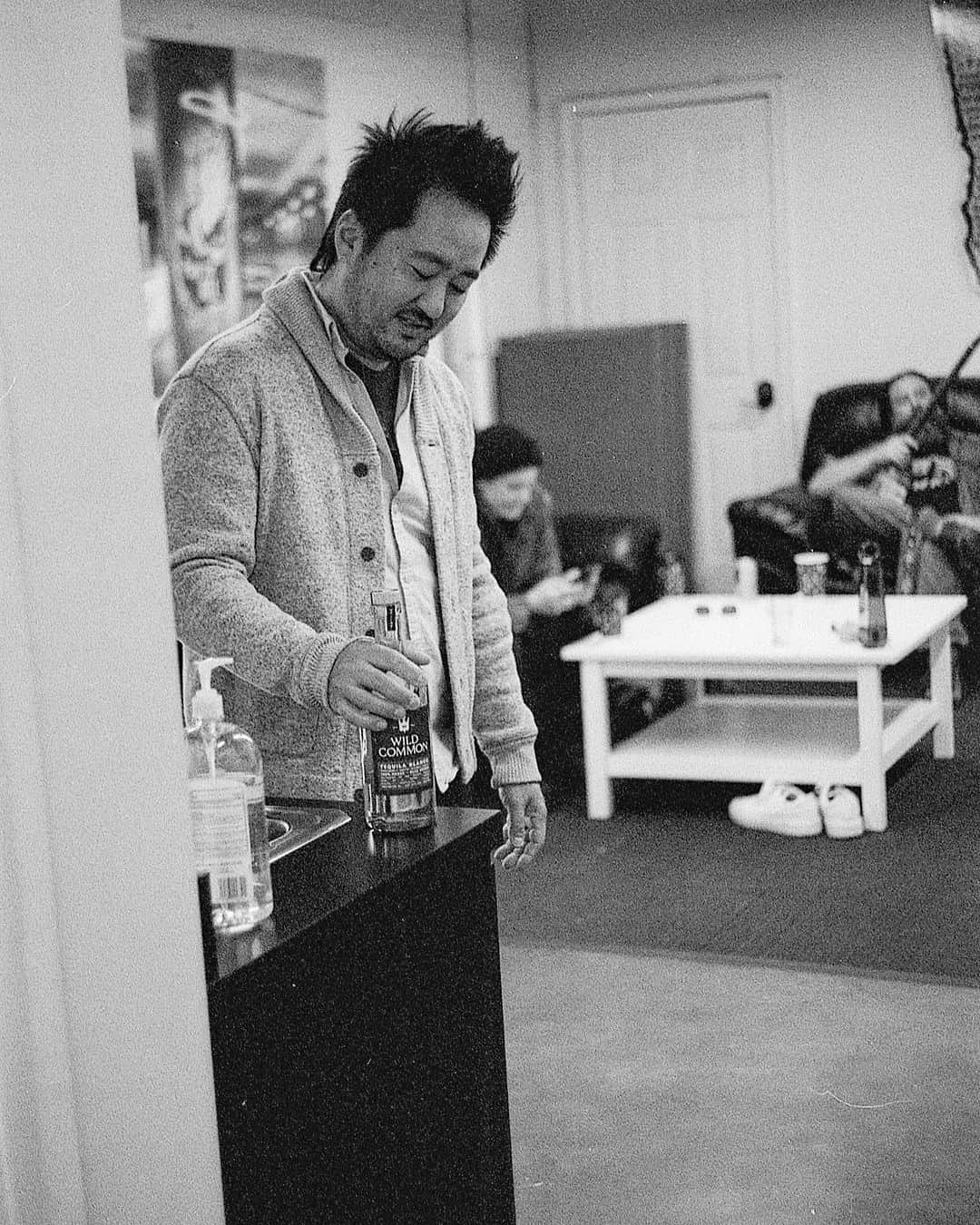 Kishi Bashiさんのインスタグラム写真 - (Kishi BashiInstagram)「@omoiyarisongfilm at ATL’s @varietyplayhouse   @kishi_bashi  @talltalltrees @emilyhopeprice  @jtaylorsmith   #hp5plus #ilfordhp5 #leicam3 #50mmelcan #1600iso」11月27日 23時20分 - kishi_bashi