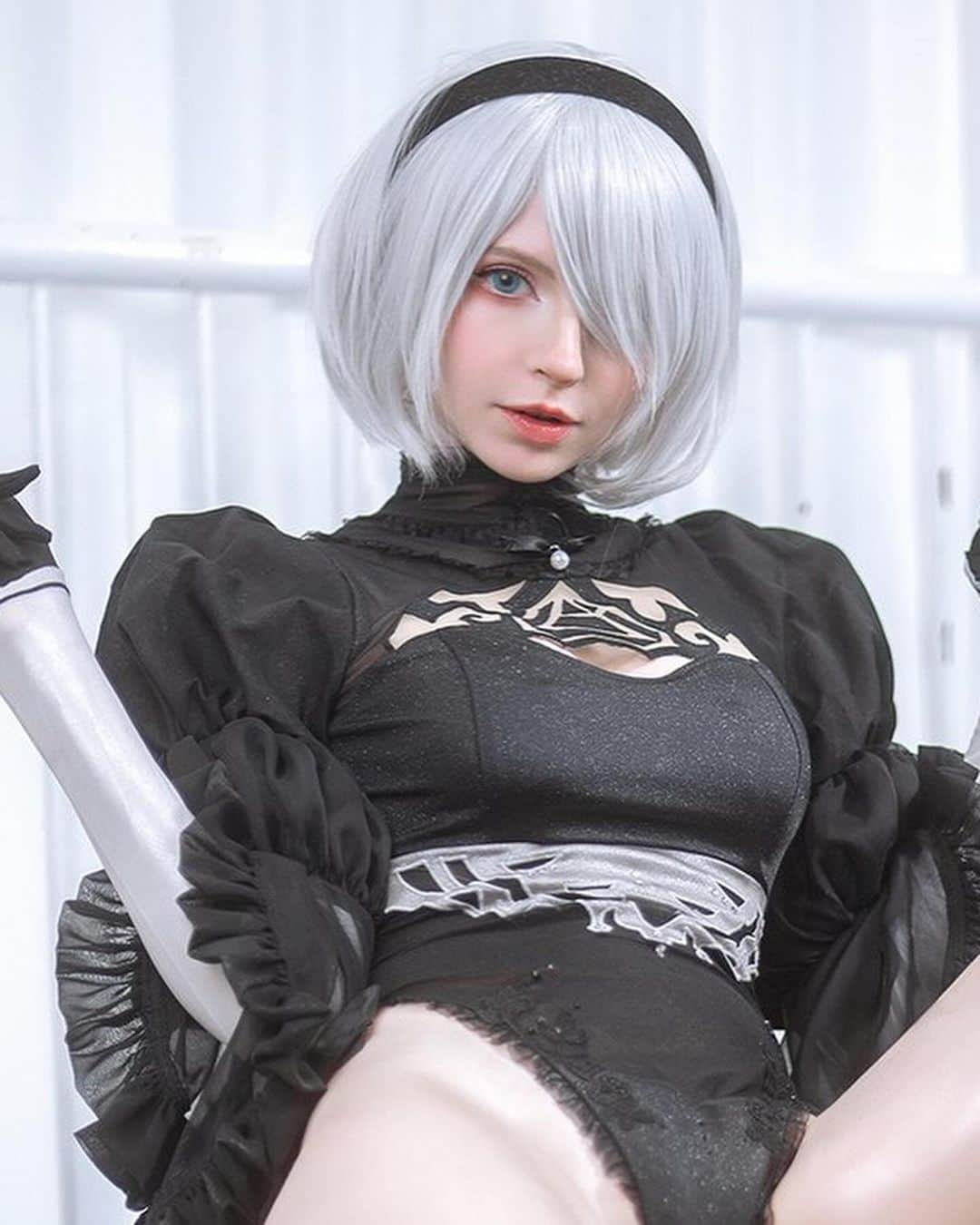 ソフィーさんのインスタグラム写真 - (ソフィーInstagram)「The bride version of 2B is so beautiful and elegant, I love wearing this!   Beautiful cosplay made by @shalizaa_clothing ♥️  #2b #2bcosoplsy #niercosplay」11月27日 23時28分 - peachmilky_