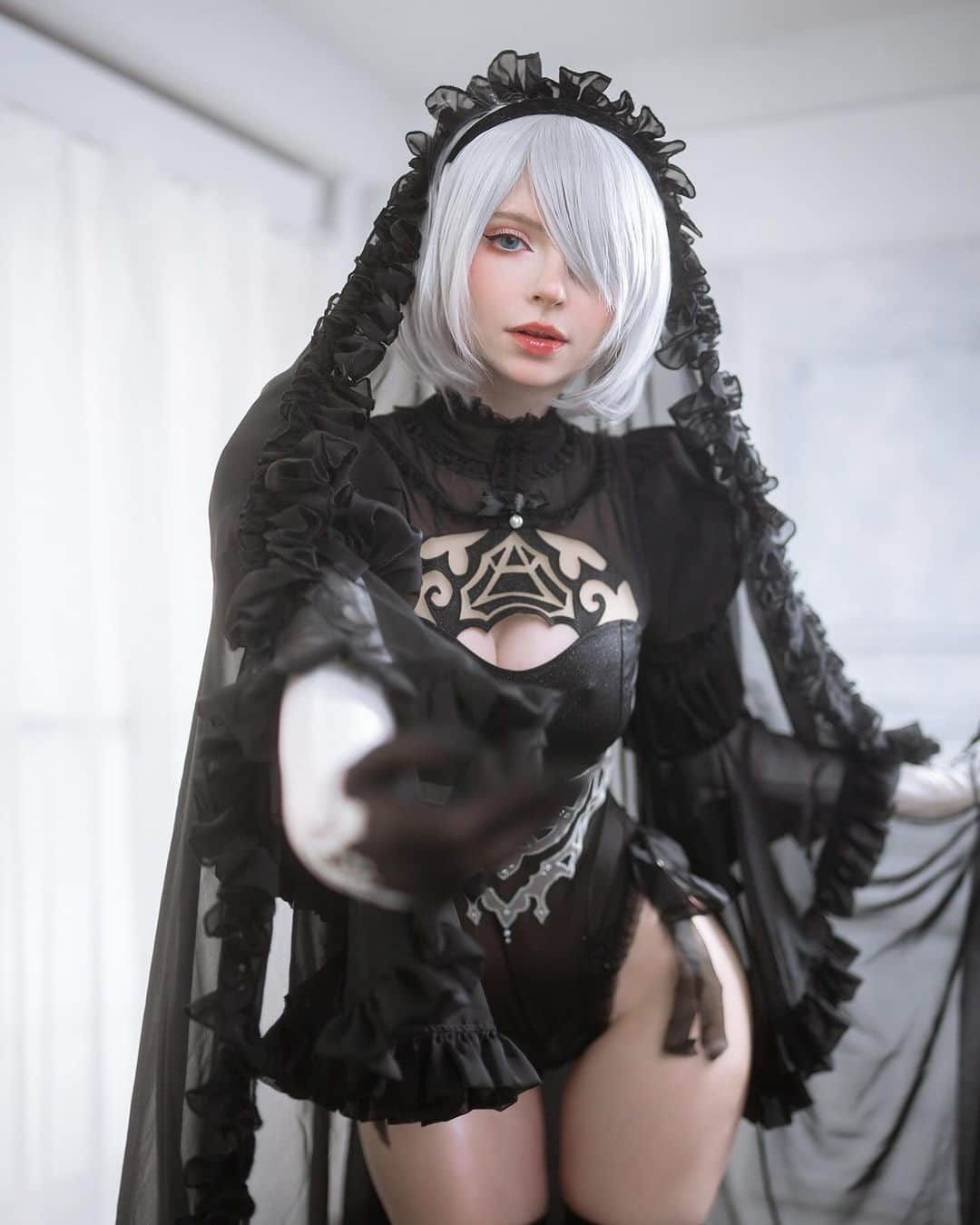 ソフィーさんのインスタグラム写真 - (ソフィーInstagram)「The bride version of 2B is so beautiful and elegant, I love wearing this!   Beautiful cosplay made by @shalizaa_clothing ♥️  #2b #2bcosoplsy #niercosplay」11月27日 23時28分 - peachmilky_