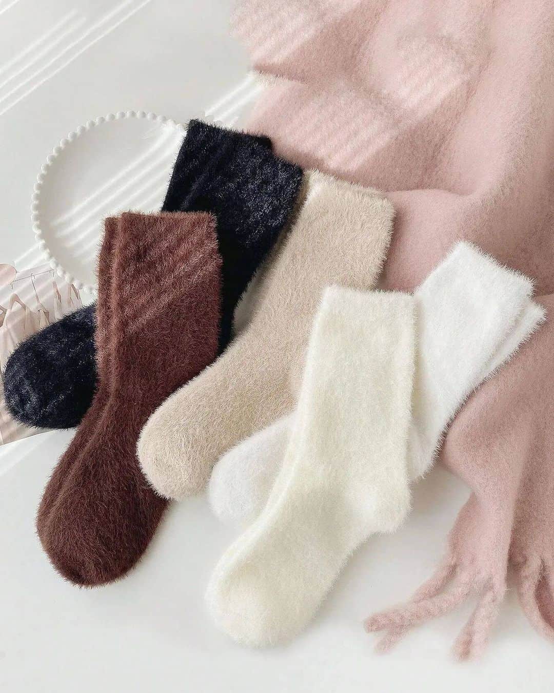 SHEINさんのインスタグラム写真 - (SHEINInstagram)「Need to beat the chill? ❄️ Sock it to 'em this winter in super snuggly sets! 🧦 Which whimsical look is your vibe: 1, 2, or 3? 👇    🔎 24825994 25768928 19008102  #SHEIN #SHEINforAll #SHEINstyle #fashion #chic #saveinstyle」11月27日 23時30分 - sheinofficial
