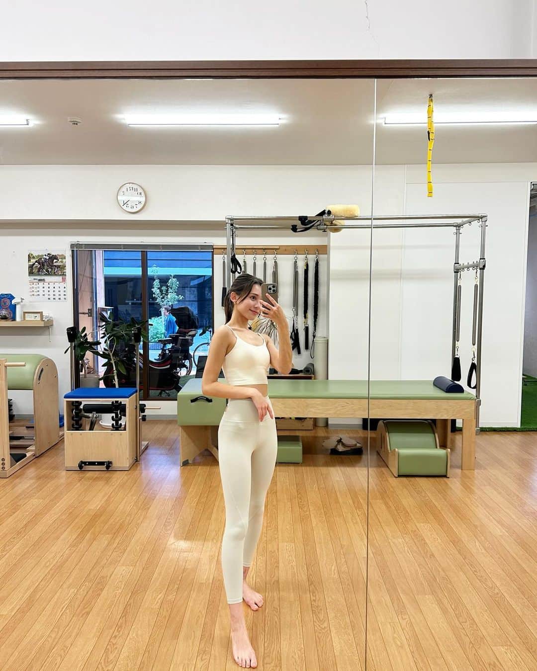 高島ゆみのインスタグラム：「. 週に1回は通ってる @mayuupilates_peak さんピラティス🤸‍♀️✨  "運"を"動かす"為に欠かさず行ってる🫡♡ いつもありがとうございます🥺🎀  トレーニングウェアは　@sloli_jp 🤍 安いし可愛いしでめちゃくちゃおすすめ💕  #PR#トレーニングウェア#ピラティス#sloli」
