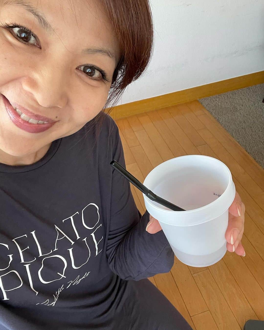飯島直子さんのインスタグラム写真 - (飯島直子Instagram)「こんにちは^ - ^♪  今日はこちらは晴天です  22度の予報です  もくすぐ12月なのに新しんじらねいですね^ - ^  昨日のTシャツは先日徹子さんにお会いしたときに頂いものです  とても可愛いです  お気に入りです^_^  今日は早朝からまあまあクソまずい検査下剤を飲み これから検査だす  がんばってくるね^ - ^  みんなも検査しようね、٩(๑❛ᴗ❛๑)۶  みんなで受けれべば怖くない^_^  火曜日！大丈夫、すぐ金曜になるよ、  今日もがんばり過ぎずがんばろうね( ´ ▽ ` )ﾉ♡♡」11月28日 10時34分 - naoko_iijima_705_official