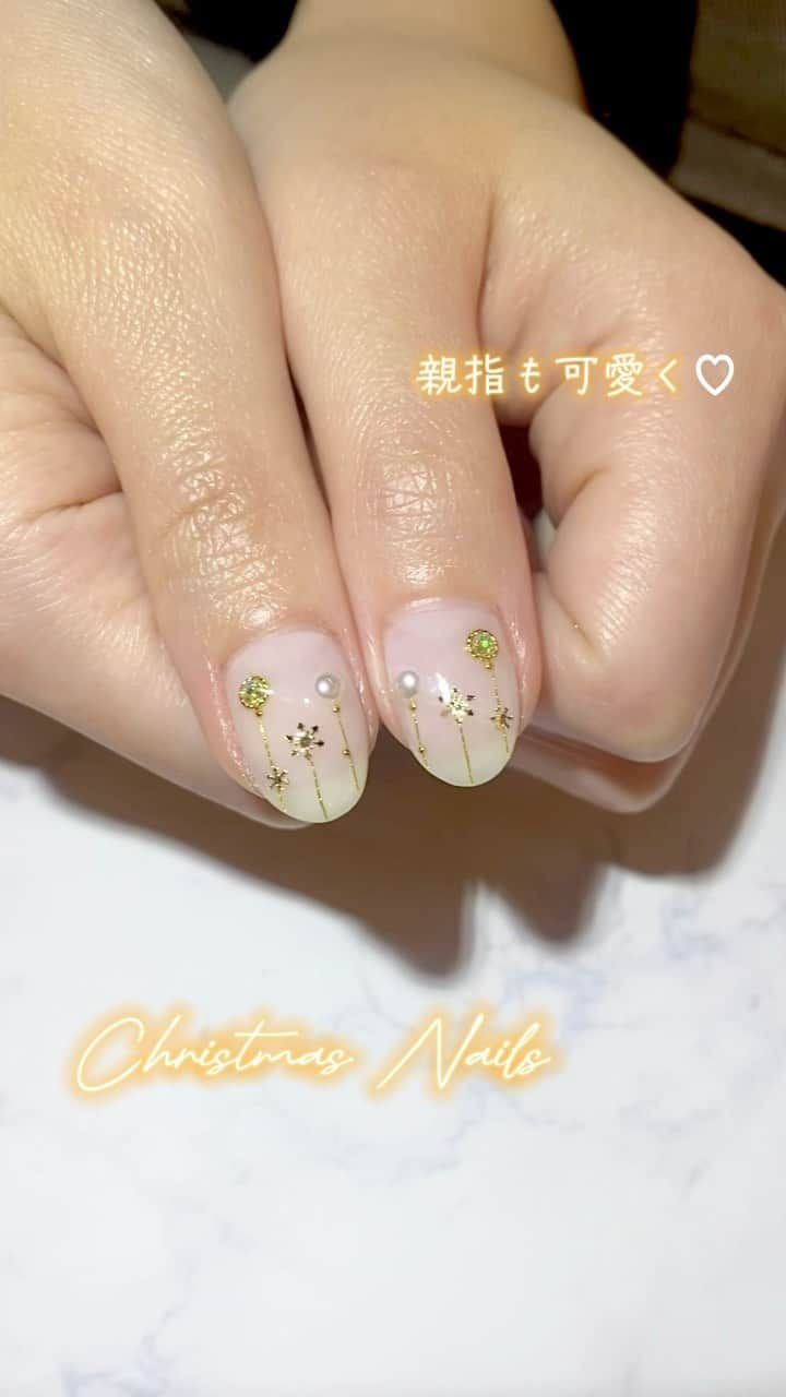 黒崎えり子のインスタグラム：「Christmas Nails🎄  #nails #nailart #naildesign #nailstagram #nailtips #christmasnails #christmas #snownails #snow #glitternails #ネイルアート #ネイル #ネイルデザイン #クリスマスネイル #クリスマスネイルデザイン #クリスマス #クリスマスツリー #オーナメントネイル #キラキラネイル #雪ネイル #雪の結晶ネイル #ストーンネイル #表参道ネイルサロン #表参道 #erikonail淡路桜子」