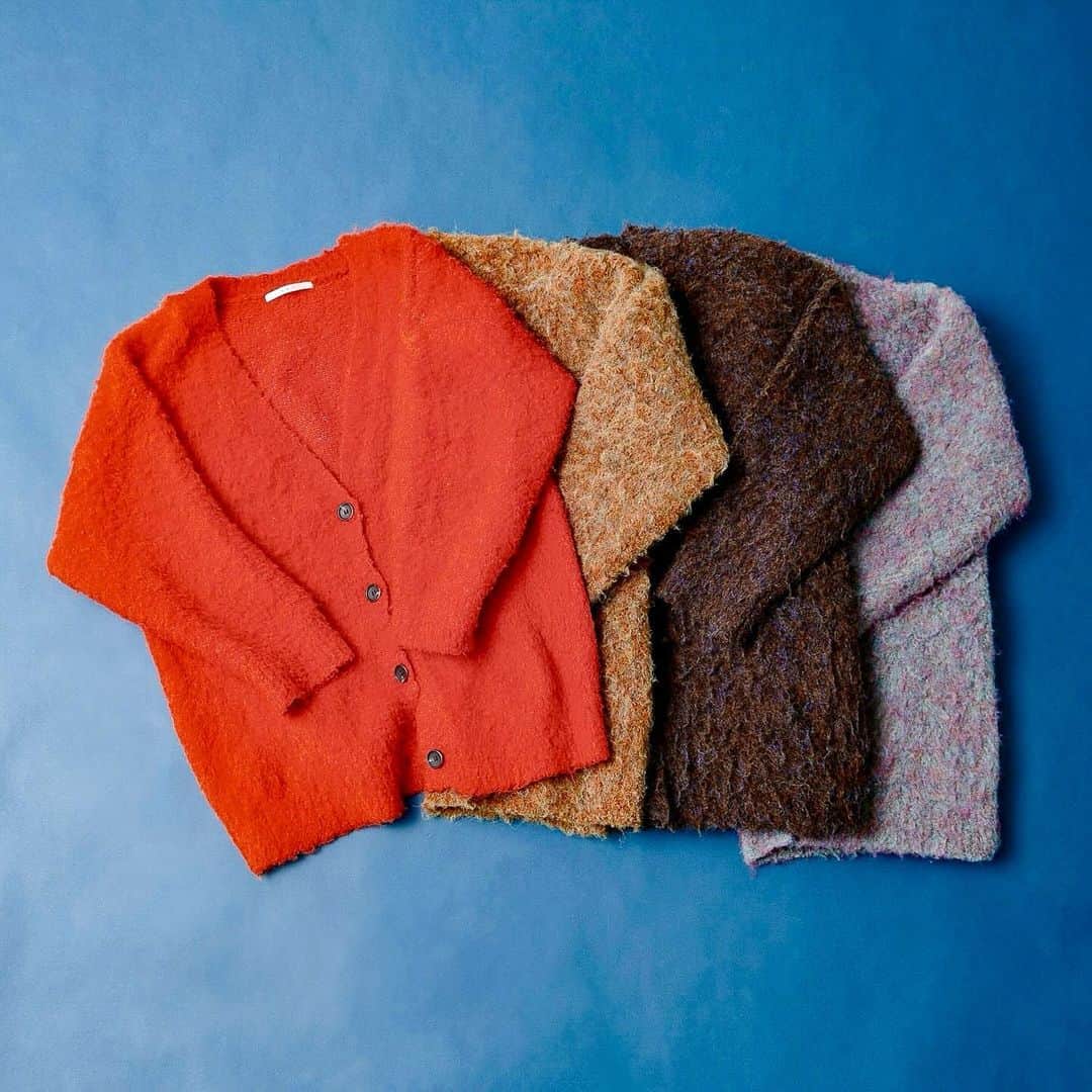 ケイビーエフのインスタグラム：「_holiday item 🎄  シャギーBIGニットカーディガン ¥8,800  (ORANGEMIX/MUSTARDMIX/ASHBLUEMIX/D.BROWNMIX)  ＿＿＿＿＿＿＿＿＿＿＿＿＿＿＿＿＿＿＿＿＿＿＿＿  🎁ラッピング・ギフトBOX 無料 アーバンリサーチグループの各店舗では、ホリデーキャンペーン期間中ラッピング・ギフトBOXを無料で承ります。  実施期間：11月17日 (金) 〜 12月25日 (月)  ＿＿＿＿＿＿＿＿＿＿＿＿＿＿＿＿＿＿＿＿＿＿＿＿  #ur_welcome  #ありがとうをもらおう #holiday #ギフト#urbanresearch」