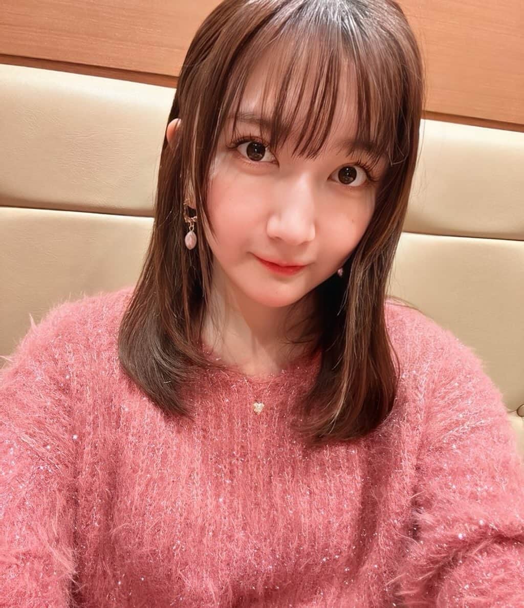 清水楓のインスタグラム：「◇忘年会の告知です◇  🌝年末は楓ちゃんと過ごそう会🌞  2023年12月23日 3時間（19時〜22時） 場所　リュミエールS（錦糸町） 軽食、飲み放題付き 12000円 1ショット、2ショットチェキ1枚 1000円  来店特典　サイン入りチェキ  別途　楓ちゃんラベルシャンパン7700円 入れてくれた方には オリジナルイラストのグッズプレゼント あと楓ちゃんが大変、喜びます😵‍💫🗯️  席に限りがありますので参加希望の方はDMお待ちしております🥳✌️  先着、定員になり次第締め切ります🙇‍♀️🗯️  参加希望とDMくださいまし〜！！ では  ニット　@calnamur_official」