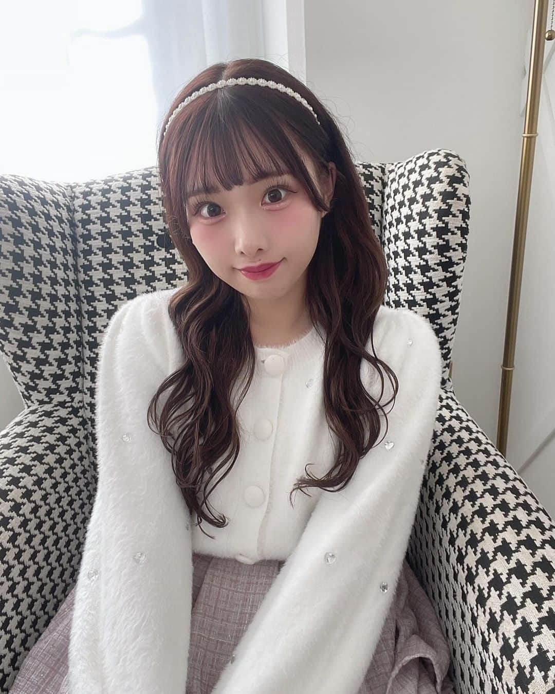 evelynのインスタグラム：「winter collection🐰︎♥︎ ㅤㅤㅤㅤㅤㅤㅤㅤㅤㅤㅤㅤㅤ #ビジューハートカーデ ¥7,900  ㅤㅤㅤㅤㅤㅤㅤㅤㅤㅤㅤㅤㅤ #evelyn #エブリン」