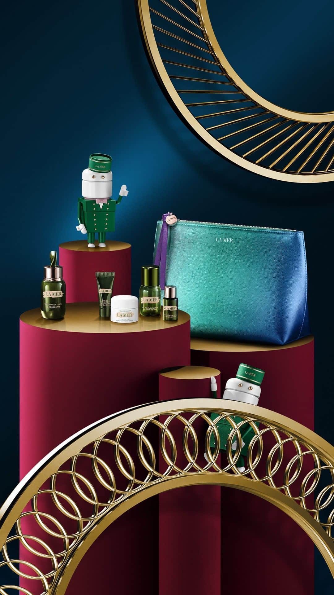 ドゥラメールのインスタグラム：「Indulge and customize your Cyber Monday. Pick a 4-piece mini regimen and a Cosmetics Case of your choice with any eligible $200 purchase. Pick a luxury mini with any eligible $300 purchase. Available exclusively online. While supplies last.  #LaMer #LaMerSkincare」