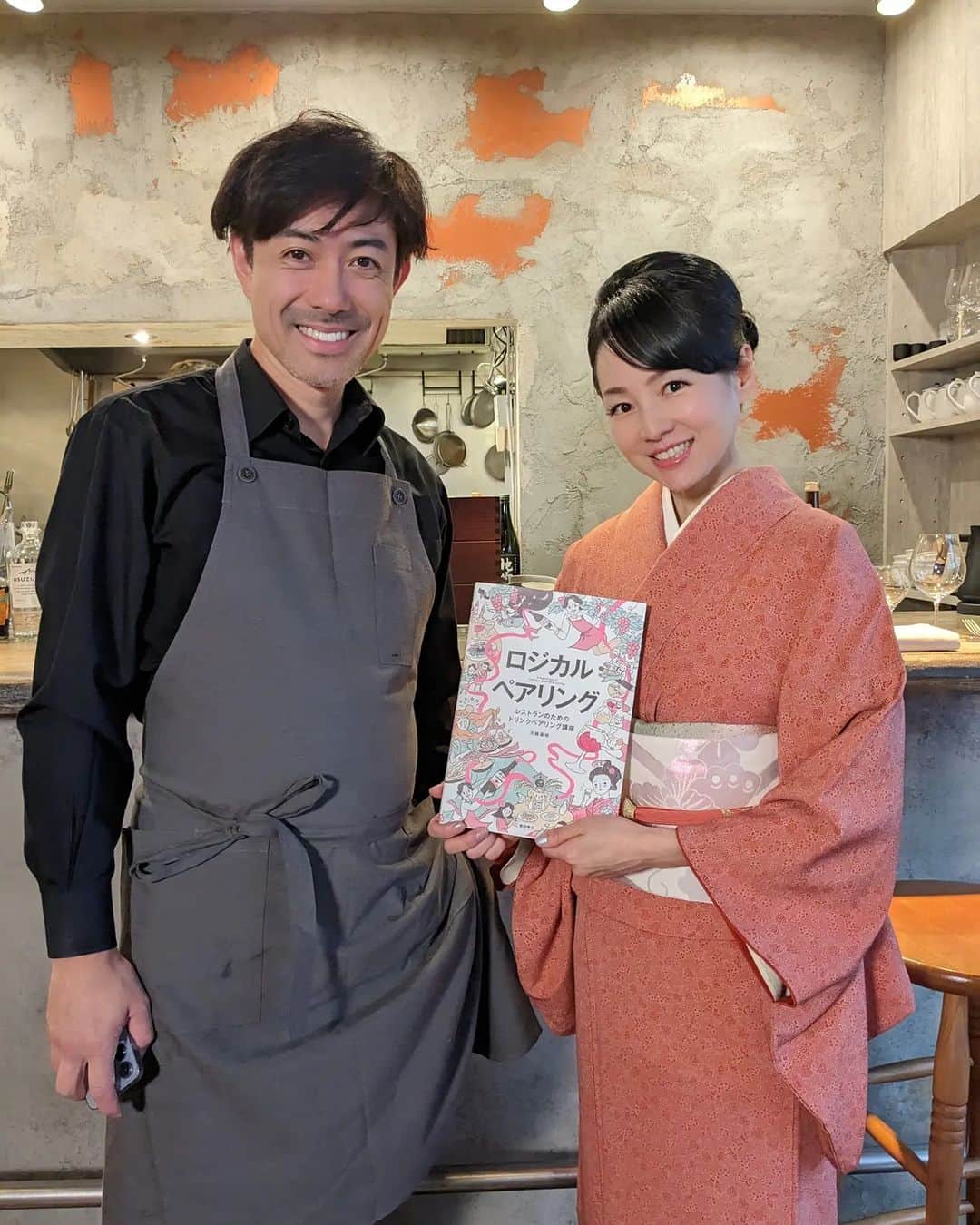 近藤淳子さんのインスタグラム写真 - (近藤淳子Instagram)「おはようございます。  秋も深まってきた週末の昼下がり、AnDiにて、【モダンベトナミーズとロジカルぺアリング】を初体感いただき、ご交流を愉しんでいただく〜morimoto日本酒女子会〜が開催されました。  スペシャルゲストは、AnDiオーナでソムリエの大越基裕氏です。内藤千博シェフの和の食材や発酵技術を駆使したお洒落な世界観と、大越氏の同調、五味、テクスチャーなど、豊富な経験に裏打ちされた最新鋭のロジカルペアリング。  蔵ゲストは、京都からオンラインで日日醸造の松本日出彦氏。軸のぶれない言葉ひとつひとつに、一層、日日への好奇心をかきたてられ、味わいの魅力がましていくのです。  AnDiの皆様が時代の先をとらえたスタイルで、イベントを粋に実現してくださり、私自身も、司会やレポート撮影が楽しくて仕方なかったです✨  MORIMOTOの皆様、丁寧に時間をかけてかたちにしていただき、心よりありがとうございました!!  #モリモト  #モリモト日本酒女子会  #モリモトイベント  #ロジカルペアリング  #モダンベトナミーズ  #アンディ  #大越基裕  @moto_okoshi  @naitochihiro  @andivietnamese  @morimoto_sumau  @nichinichi_sake」11月28日 9時26分 - kondo_junko_