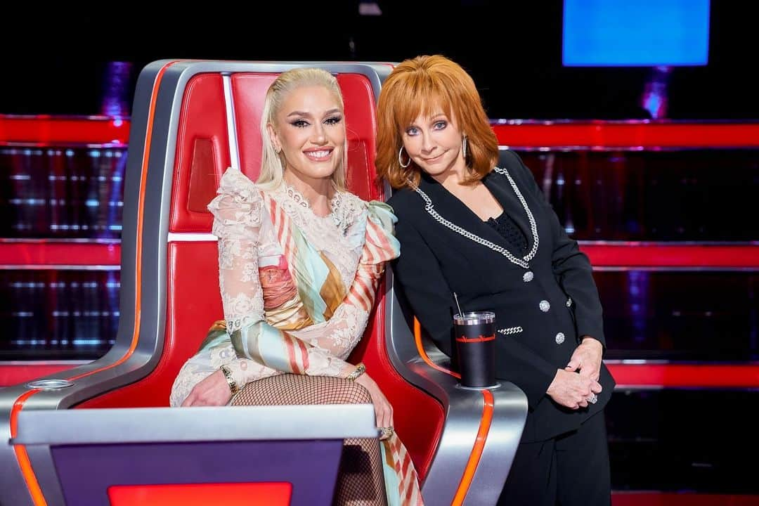 グウェン・ステファニーのインスタグラム：「it’s #teamgwen + #teamreba night over here at #thevoice tn! trust when i say u won’t want 2 miss these performances !!」