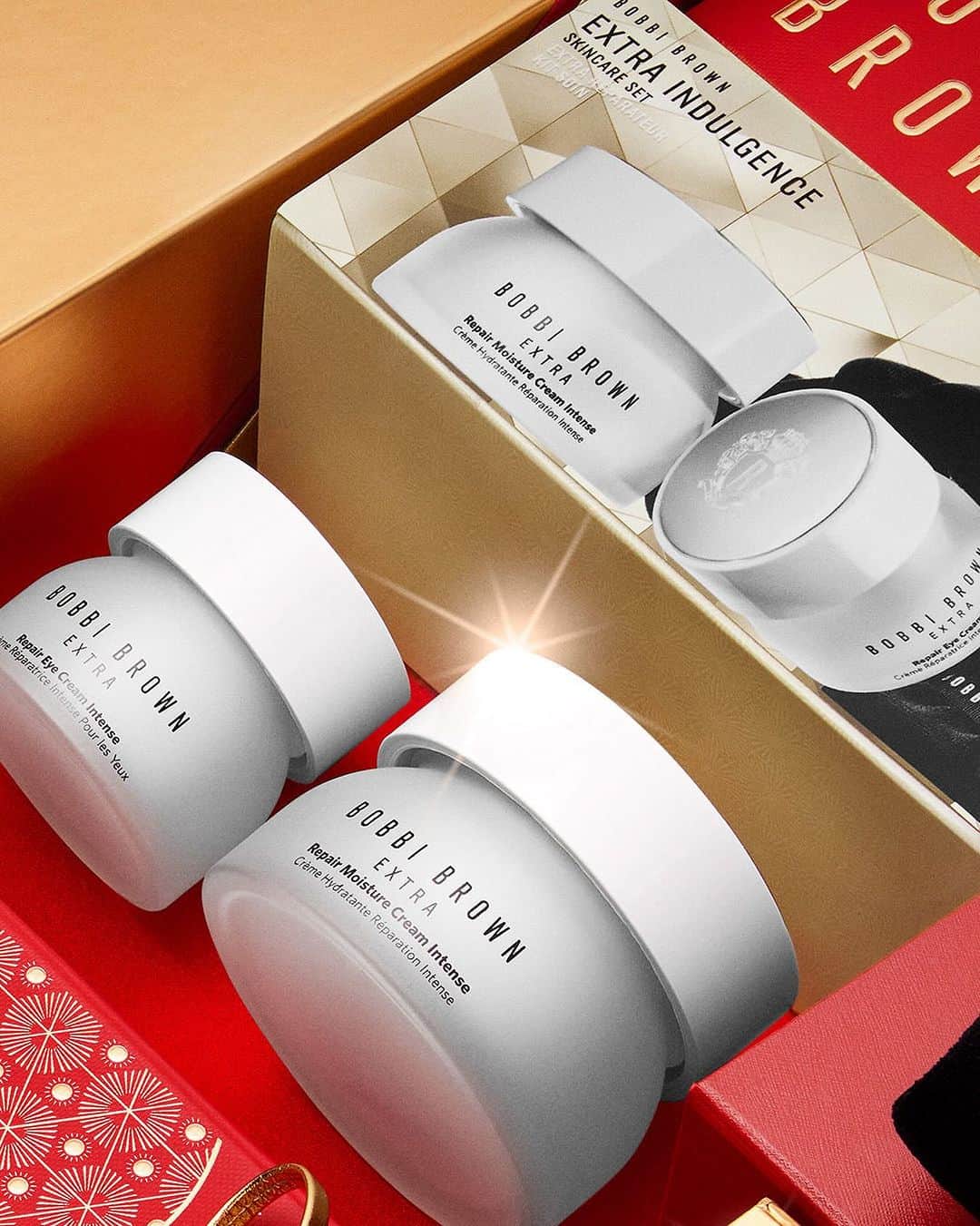 ボビイブラウンのインスタグラム：「Treat your skin to Extra decadent hydration. A perfect surprise for the skincare lovers on your list, the Extra Indulgence Skincare Set comes with 2 full-size Extra Skincare favorites and a velvety headband.  GIFT THEM SOMETHING EXTRA: • Extra Repair Eye Cream Intense: features a skin- boosting formula that helps revitalize, brighten, depuff, and reduce the look of dark circles • Extra Repair Moisture Cream Intense: helps replenish for skin that looks smoother and plumper, and reduces the appearance of fine lines • Limited-Edition Velvet Headband  #BBProTip: “Mix a couple drops of your favorite liquid foundation into Extra Repair Moisture Cream Intense.” – @makeup.marc, Global Pro Artist  Shop @nordstrom @nordstrombeauty.  #BobbiBrown #BobbiBrownHolidayCollection #HolidayBeauty #Skincare #ExtraSkincare」