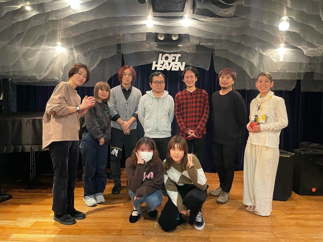 タテタカコのインスタグラム：「大塚さん、店長の山本さん、なかださん、照明のおおえさんをはじめスタッフの皆さん、 日食なつこさんの彩り豊かなライブと変わらないお人柄、7年ぶりくらいでしたでしょうか、来年は㊗️15周年だそうです！ お客さん、ピアノさん、 新宿LOFTさん、下北沢SHELTERさん、渋谷LOFT HEAVENさん、下北沢FLOWERS LOFTさん、🌕今日の日をありがとうございました！」