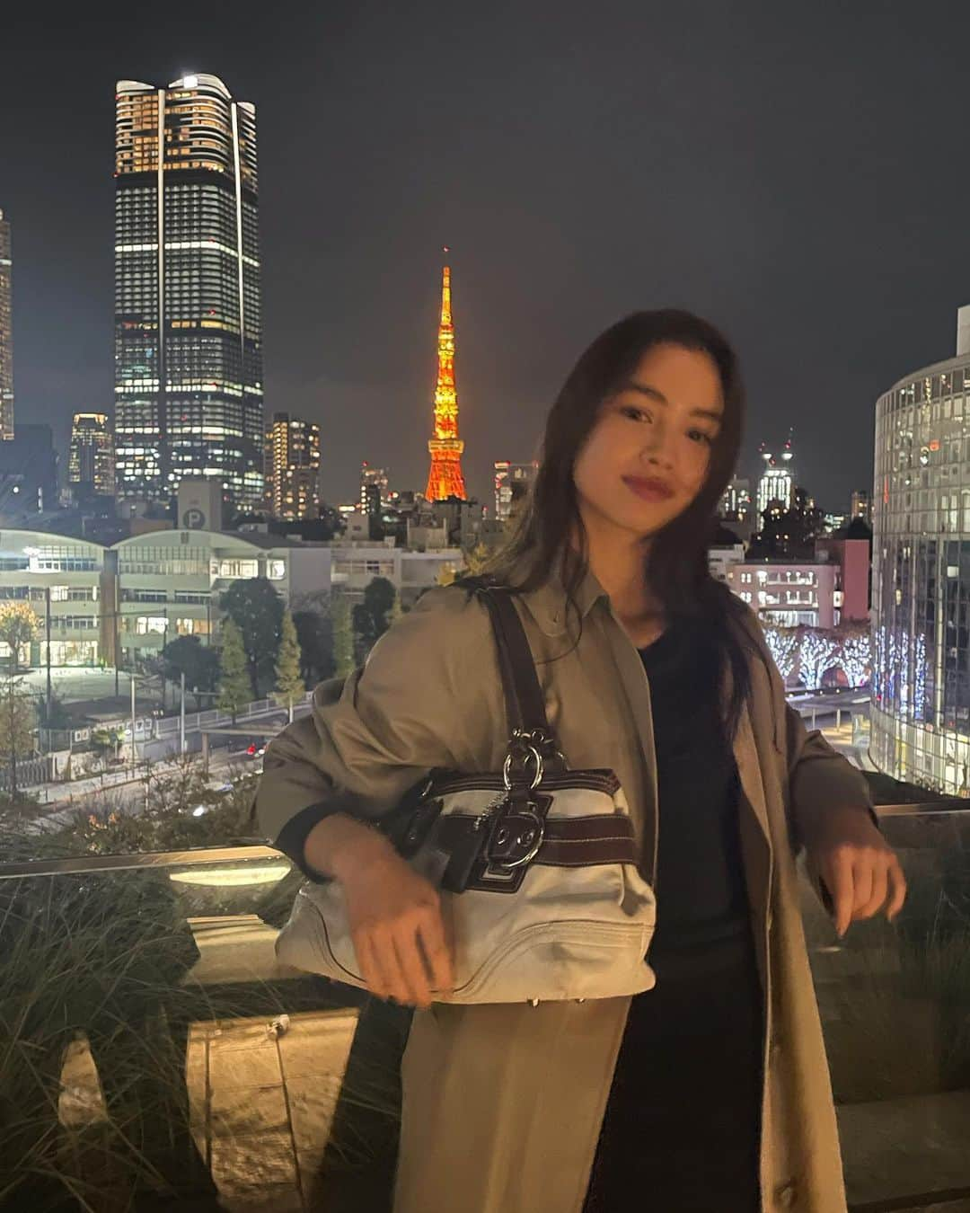 ブリッジマン遊七のインスタグラム：「🗼🌔」